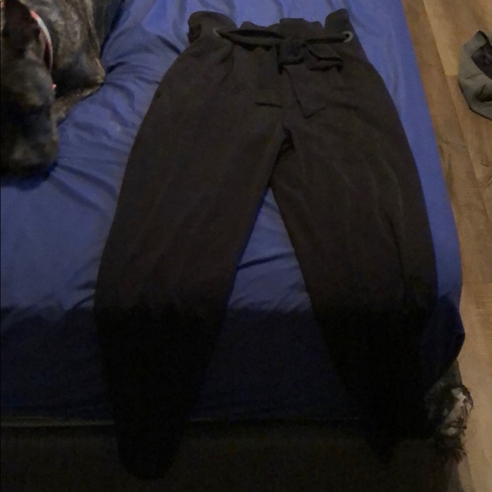 Flowy Black trousers with a ribbon belt attached